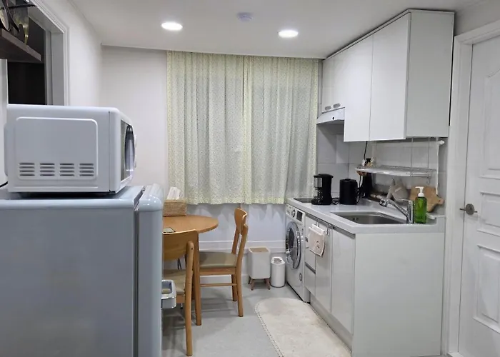 Alley House 앨리하우스 *